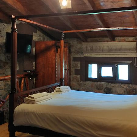 Oneiropagidasuites Kalavryta Habitación foto