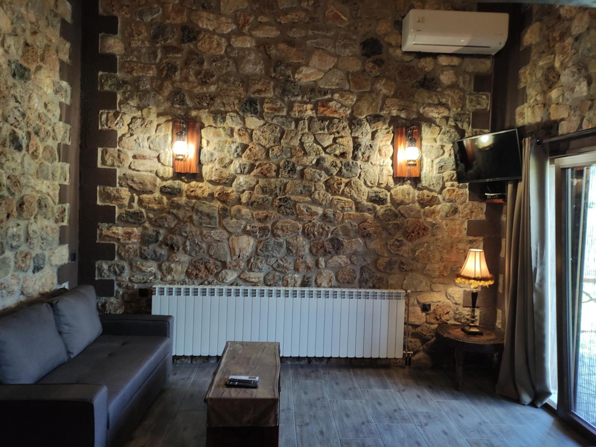 Oneiropagidasuites Kalavryta Habitación foto